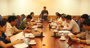Đồng chí Bùi Văn Cửu, Phó Chủ tịch TT UBND tỉnh phát biểu kết luận cuộc họp.
