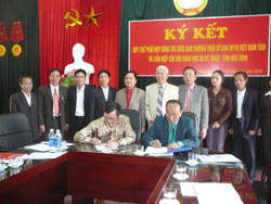 Lãnh đạo UB MTTQ tỉnh và Liên hiệp các Hội KH-KT tỉnh ký kết quy chế phối hợp công tác
