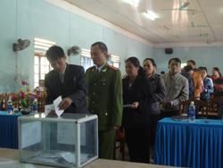 Các đơn vị ủng hộ Quỹ Vì người mù huyện Lạc Sơn được 5,9 triệu đồng