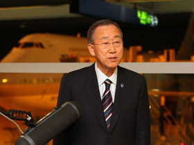 Tổng Thư ký Liên Hiệp Quốc Ban Ki-moon phát biểu ngay sau khi đến sân bay ở Seoul ngày 10-11.