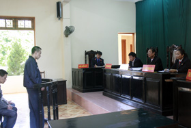 Bị cáo Nguyễn Văn Cường trước vành móng ngựa tại phiên tòa sơ thẩm về tội tàng trữ trái phép chất ma tuý.