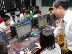 Một tiết thực hành tin học tại Trường ĐH Quốc tế Hồng Bàng