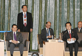 Chủ tịch nước Nguyễn Minh Triết và Thủ tướng Nhật Bản N.Can tại phiên họp.