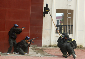 Lực lượng cảnh sát cơ động ( Công an tỉnh) thường xuyên huấn luyện đảm bảo sẵn sàng chiến đấu trong mọi tình huống.