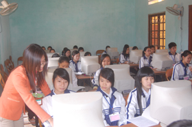 Trường Công nghiệp Hòa Bình đầu tư trang thiết bị hiện đại phục vụ giảng dạy và học tập của giáo viên, học sinh.