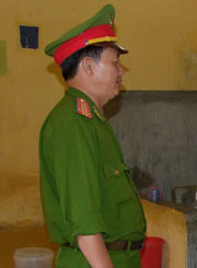 Trung tá Nguyễn Văn Dậu luôn gần gũi cảm hóa các đối tượng phạm tội.