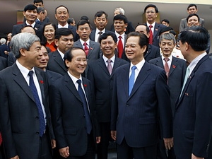 Thủ tướng Nguyễn Tấn Dũng với các đại biểu. (Ảnh: Đức Tám/TTXVN).