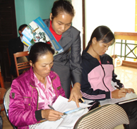 Hội phụ nữ xã Lũng Vân (huyện  Tân lạc) tuyên truyền, tư vấn về phòng - chống bạo lực gia đình