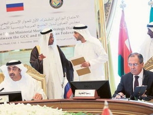 Ông Lavrov (bìa phải) trong phiên họp với GCC (Nguồn: gulfnews)