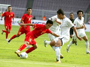 Pha bỏ lỡ cơ hội đối mặt với thủ môn Philippines của Văn Quyết.
