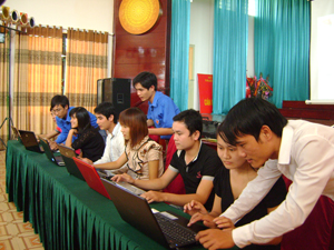 ĐVTN trường trung cấp KT – KT bầu chọn cho vịnh Hạ Long thông qua mạng Internet