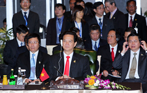 Lãnh đạo các nước ASEAN ký Tuyên bố về Cộng đồng ASEAN 
trong cộng đồng các quốc gia toàn cầu
