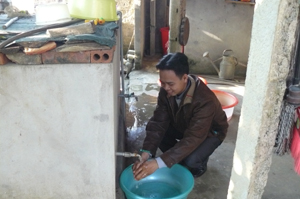 100% hộ dân ở xã Dân Chủ (TPHB) được sử dụng nước sinh hoạt hợp vệ sinh.