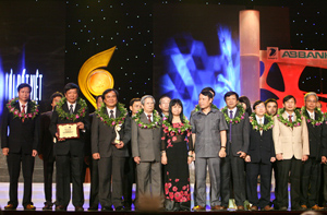 Hội đồng ghép tim BV Trung ương Huế nhận Giải thưởng. 
