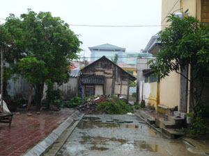 Mặt sau hộ gia đình bà Hà Thị Oanh xây dựng nhà  trên nền đất quy hoạch của thành phố.