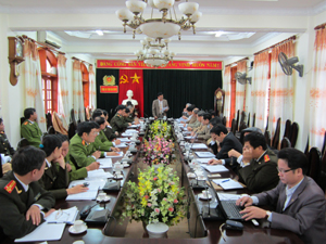 Đồng chí Đinh Duy Sơn, Phó Chủ tịch HĐND tỉnh phát biểu kết luận tại buổi giám sát tại Công an tỉnh.