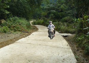 Con đường NTM xóm Doi- xã Hiền Lương, Đà Bắc giúp cho việc đi lại và giao lưu hàng hóa của bà con trong xã thuận lợi hơn.