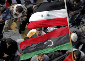 Cờ của Libya và Syria ở quảng trường Tahrir, Cairo, Ai Cập.