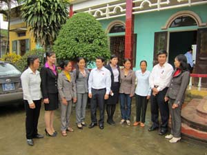 Các đại biểu QH tỉnh khoá XIII trao đổi với cử tri huyện Yên Thuỷ.