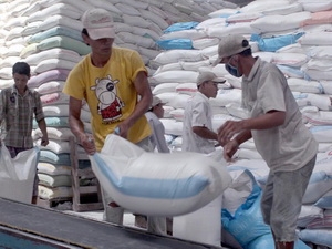 Gạo xuất khẩu tại Xí nghiệp chế biến lương thực Cầu Kè, huyện Cầu Kè, tỉnh Trà Vinh. (Ảnh: Duy Khương/TTXVN)