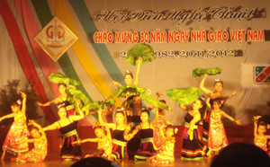 Tiết mục “Những cô gái Chăm” của trường MN Tân Thịnh A đoạt giải nhất tại hội diễn.