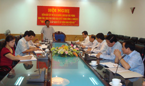 Đồng chí Đinh Duy Sơn, Phó Chủ tịch HĐND tỉnh phát biểu chỉ đạo tại hội nghị.