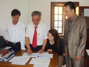 Cán bộ UBKT Huyện ủy Đà Bắc thường xuyên trao đổi nghiệp vụ  về công tác KT, GS.
