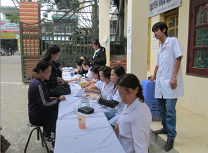 Nhân dân đến khám và điều trị ĐTĐ tại Bệnh viện Nội tiết tỉnh.