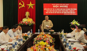 Đồng chí Đinh Duy Sơn, Phó Chủ tịch HĐND tỉnh, tổ trưởng Tổ công tác của Tỉnh ủy phát biểu chỉ đạo hội nghị.
