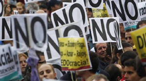 Biểu tình chống chính sách khắc khổ ở Tây Ban Nha - Ảnh: Sipa  

