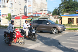 Triển khai Chỉ thị 03 của Bộ Chính trị, nhân dân phường Tân Thịnh (thành phố Hoà Bình) tăng cường tuyên truyền, vận động chấp hành Luật giao thông đường bộ.