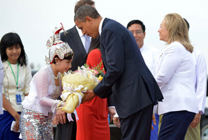 Tổng thống Obama được đón tiếp nồng nhiệt khi đặt chân tới Myanmar.
