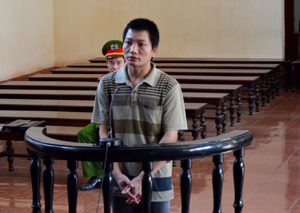 Bị cáo Quách Văn Lân vừa ra tù lại tiếp tục lĩnh án 42 tháng tù giam về tội tàng trữ trái phép chất ma túy.