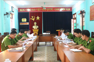 Công an huyện Kỳ Sơn thường xuyên tổ chức giao ban với các ngành nội chính huyện bàn về công tác phòng chống tội phạm và gìn giữ ANTT trên địa bàn.