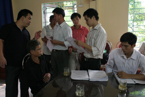 Cán bộ Sở VH-TT&DL tổ chức kiểm kê mo Mường trên địa bàn huyện Lương Sơn.