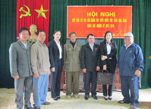 Đoàn ĐBQH tỉnh trao đổi với cử tri xã Hào Lý (Đà Bắc).