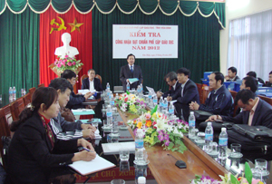 Ban chỉ đạo PCGD tỉnh, Ban thư ký làm việc với BCĐ PCGD huyện Yên Thuỷ về chất lượng công tác PCGD trong năm 2012.