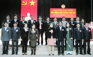 BCH khóa Hội nông dân huyện Kim Bôi ra mắt tại Đại hội.