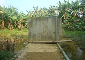 Công trình nước sạch tại 2 xóm Hang Đá và Hang Đồi 1 (Cư Yên) đã bị dò rỉ nước và ô nhiễm nguồn nước sinh hoạt.