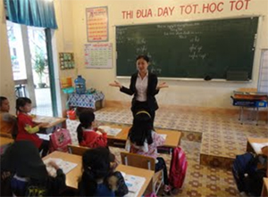 Một giờ trên lớp của cô giáo Nguyễn Thị Lợi, giáo viên trường tiểu học Kim Đồng (thị trấn Đà Bắc).