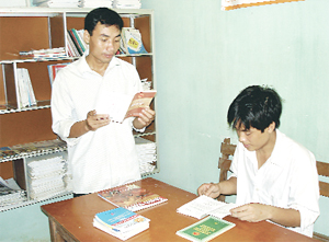 Xã Thái Thịnh (TPHB) thực hiện luân chuyển sách từ trụ sở UBND  ra điểm bưu điện văn hóa xã tạo điều kiện để người dân tiếp cận,  tìm hiểu, nắm bắt, nâng cao kiến thức hiểu biết pháp luật.