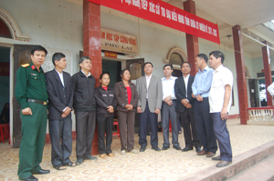 Đại biểu HĐND tỉnh gặp gỡ, tiếp xúc với đại biểu cử tri huyện Yên Thủy.