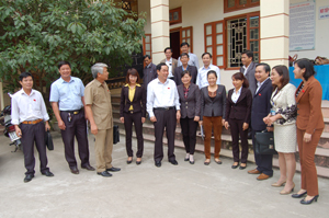 Đồng chí Nguyễn Văn Quang, Phó Bí thư TT Tỉnh uỷ, Chủ tịch HĐND tỉnh và các đại biểu HĐND tiếp xúc với cử tri thành phố Hòa Bình.
