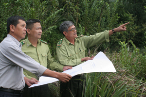 Lực lượng kiểm lâm thành phố Hòa Bình triển khai phương án PCCCR mùa khô 2013-2014 tại xã Sủ Ngòi, TP Hòa Bình.