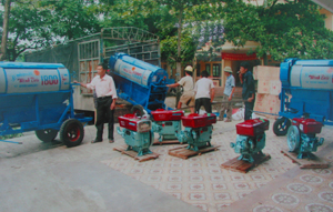 Từ nguồn vốn Chương trình 135, hộ dân xã Cao Răm (Lương Sơn) được hỗ trợ công cụ phát triển sản xuất.
