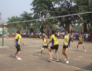Năm 2013, huyện Yên Thủy đăng cai tổ chức thành công giải vô địch bóng chuyền với sự tham gia của các huyện, thành phố trong tỉnh.