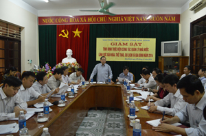 Đồng chí Hoàng Quang Minh, UVTT HĐND tỉnh phát biểu ý kiến tại buổi giám sát.

