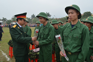 Hàng năm, huyện Yên Thủy đều hoàn thành 100% chỉ tiêu tuyển chọn và gọi công dân nhập ngũ.

