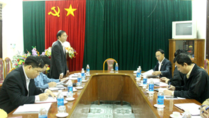 Đồng chí Hoàng Văn Tứ - UV BTV, Phó Chủ tịch HĐND tỉnh, Trưởng đoàn kiểm tra phát biểu kết luận buổi làm việc.