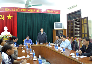 Đồng chí Bùi Văn Cửu, Phó Chủ tịch TT UBND tỉnh phát biểu tại buổi họp báo.